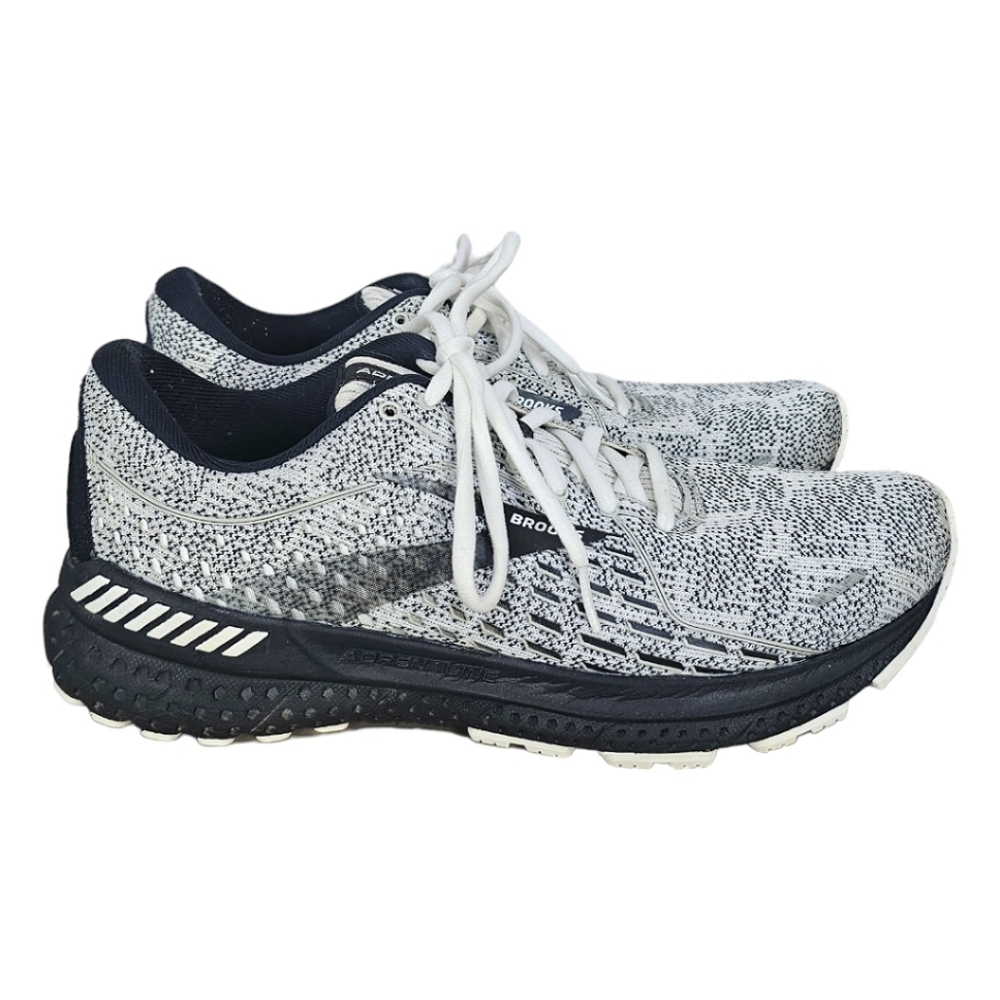 Brooks Adrenaline GTS 21 Black & White Lace Up Running Sneakers Size 10.5